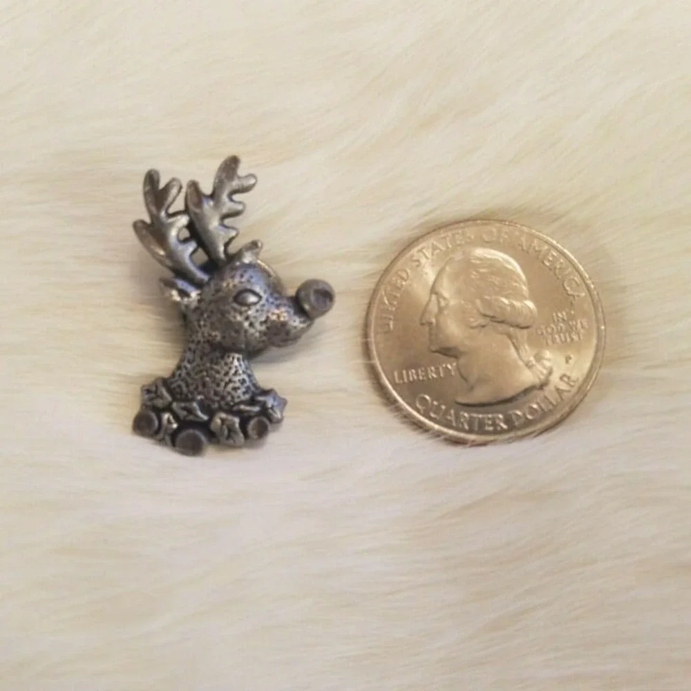 Vintage DM99 Reindeer Head Pin Pewter Brooch Christmas Rudolph Wreath 2685
